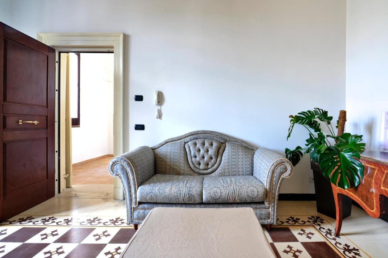 Castriota 19 - Jacuzzi Apartment Sit レッチェ エクステリア 写真